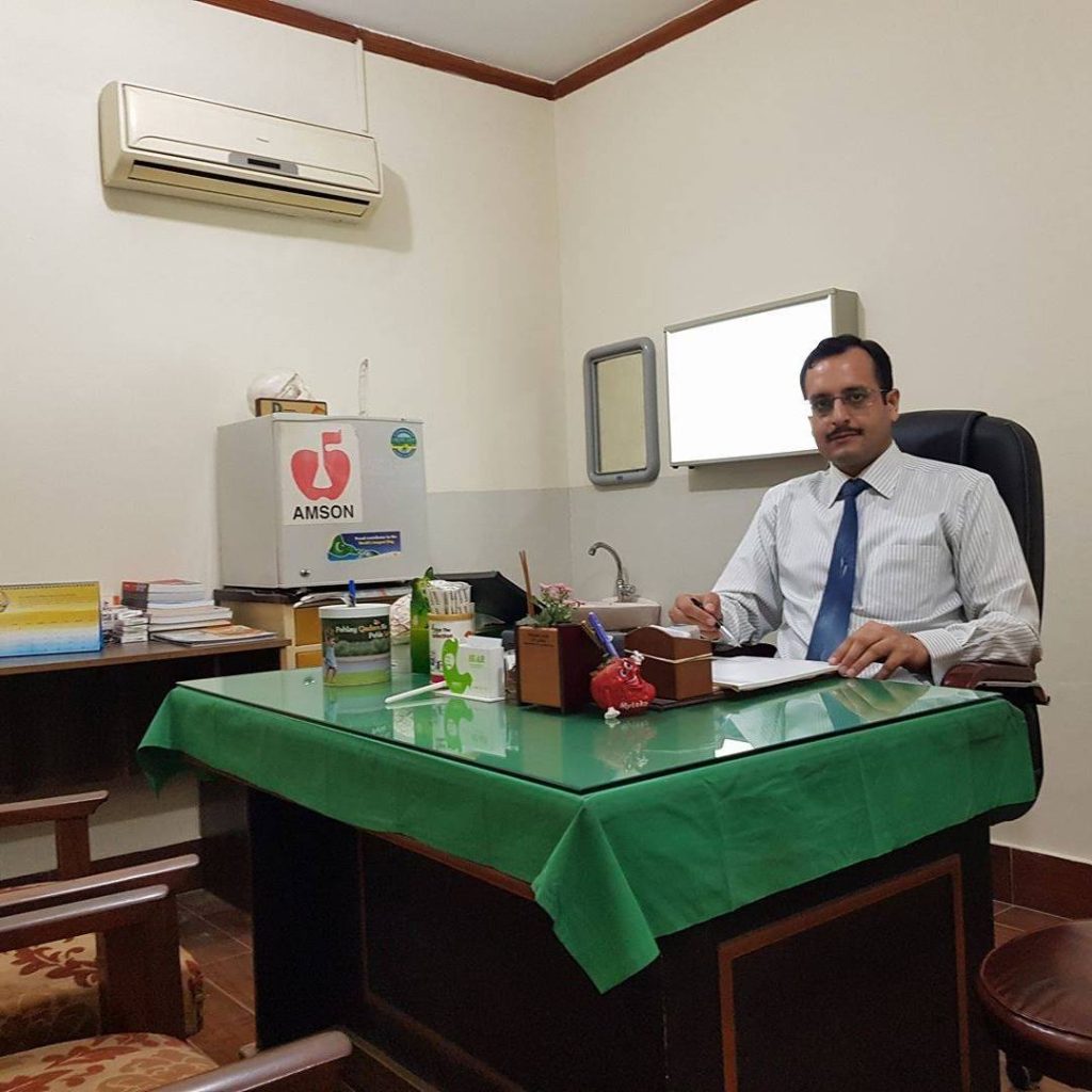 Dr. Waqas Mehdi – Neurosurgeon Lahore Pakistan at Clinic